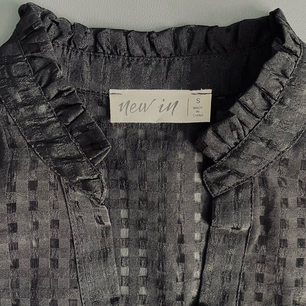 New In Black Textured Ruffled Sleeve Women's Top House Size S - Picture 6 of 9
